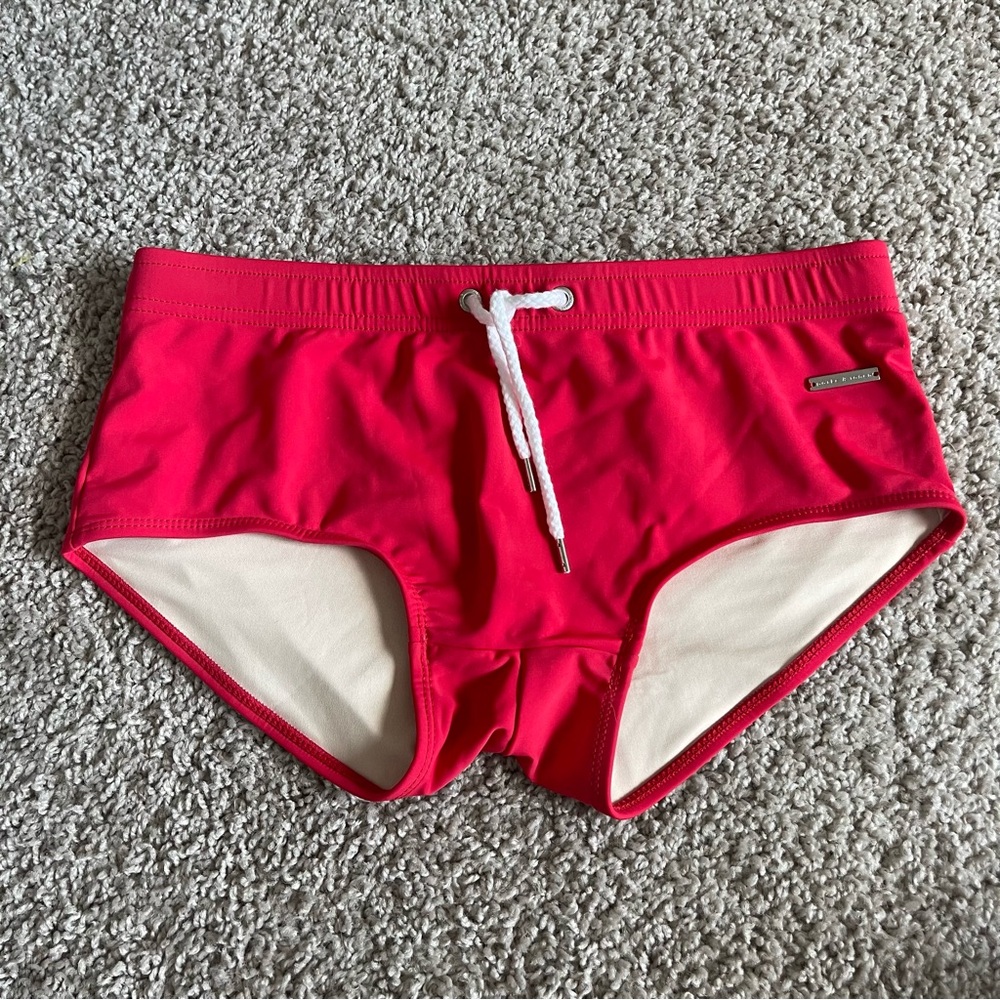 PARKE & RONEN RED SOLID CORCOVADO SQUARE CUT SWIM TRUNKS